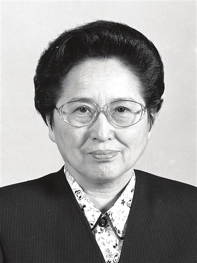 天游ty8检测中心师生沉痛悼念何鲁丽同志