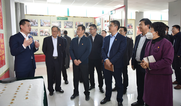 新区工委组织部与工委党校来天游t官网开展“学雷锋、当先锋”主题党日暨廉政教育活动