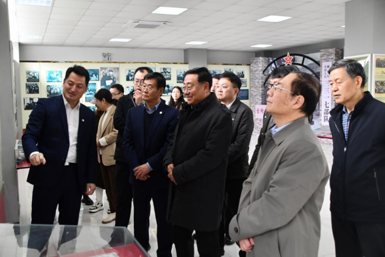 青岛电影学院在天游t官网雷锋馆挂牌成立思想政治理课实践教学基地